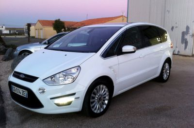 Clean Premium Ford S-Max